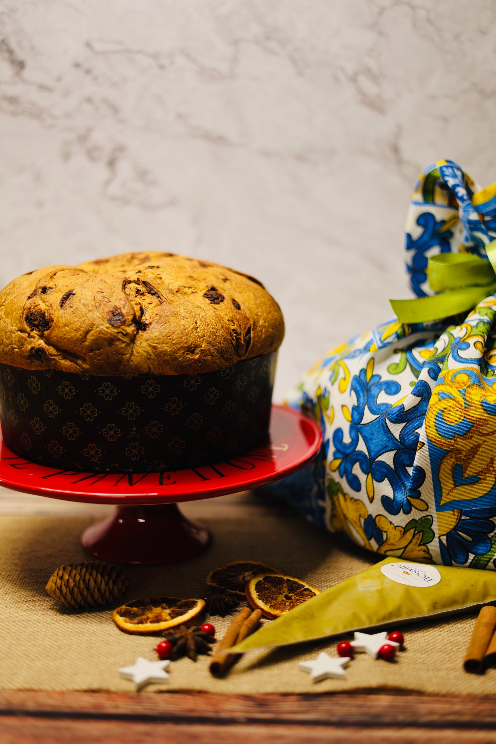Panettone al Pistacchio - Panettone met chocoladedruppels (+pistachecrème in spuitzak)