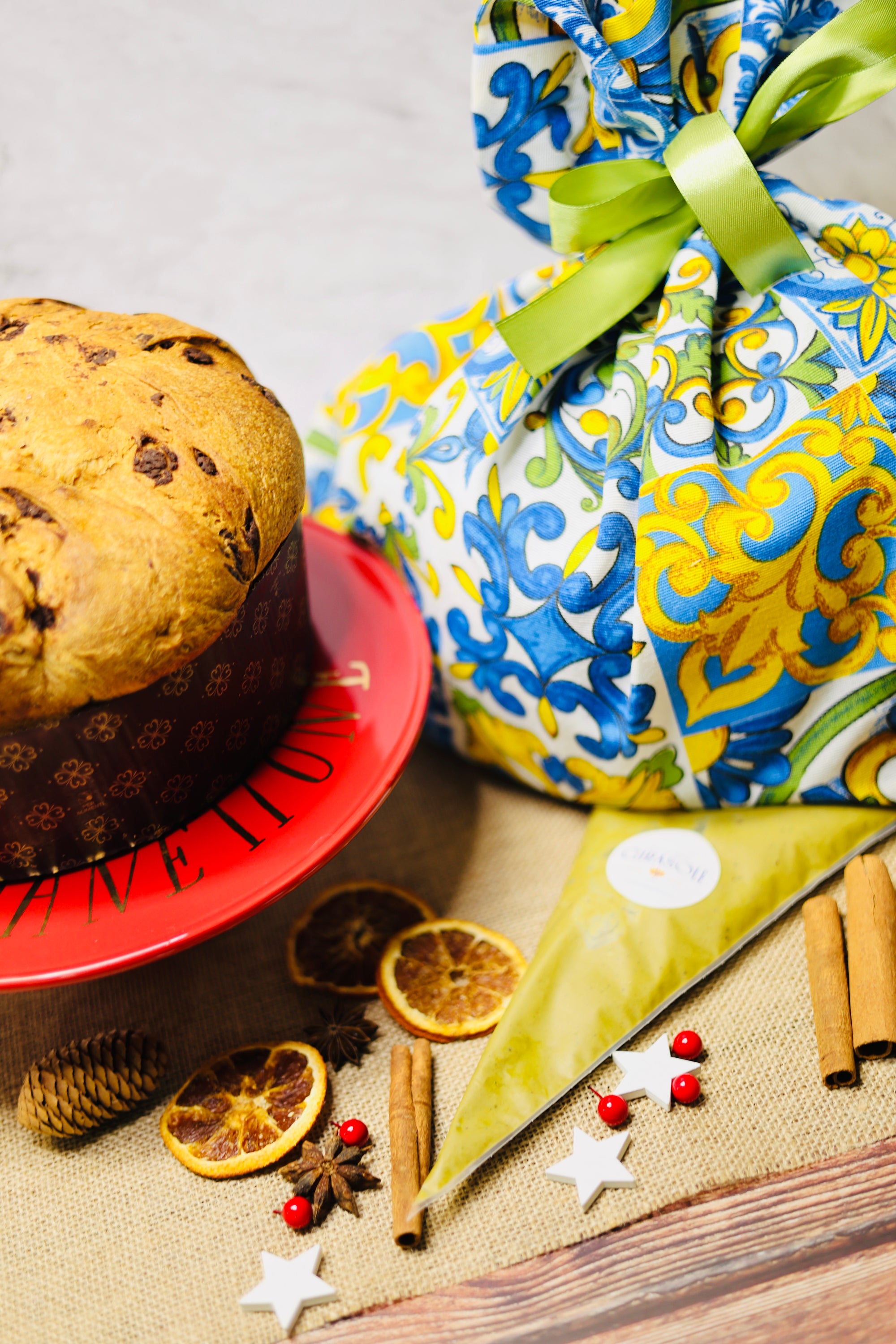 Panettone al Pistacchio - Panettone met chocoladedruppels (+pistachecrème in spuitzak)