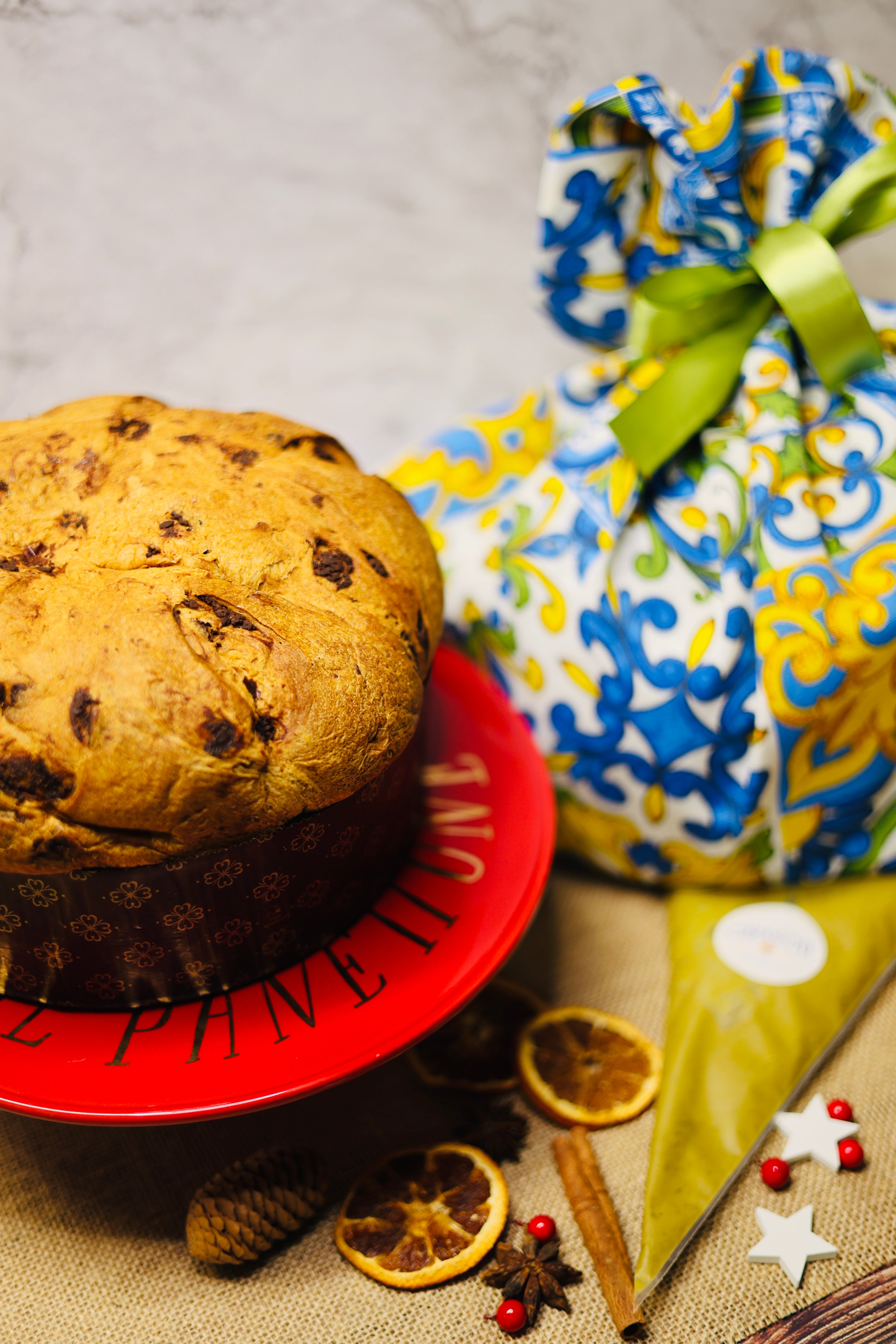 Panettone al Pistacchio - Panettone met chocoladedruppels (+pistachecrème in spuitzak)