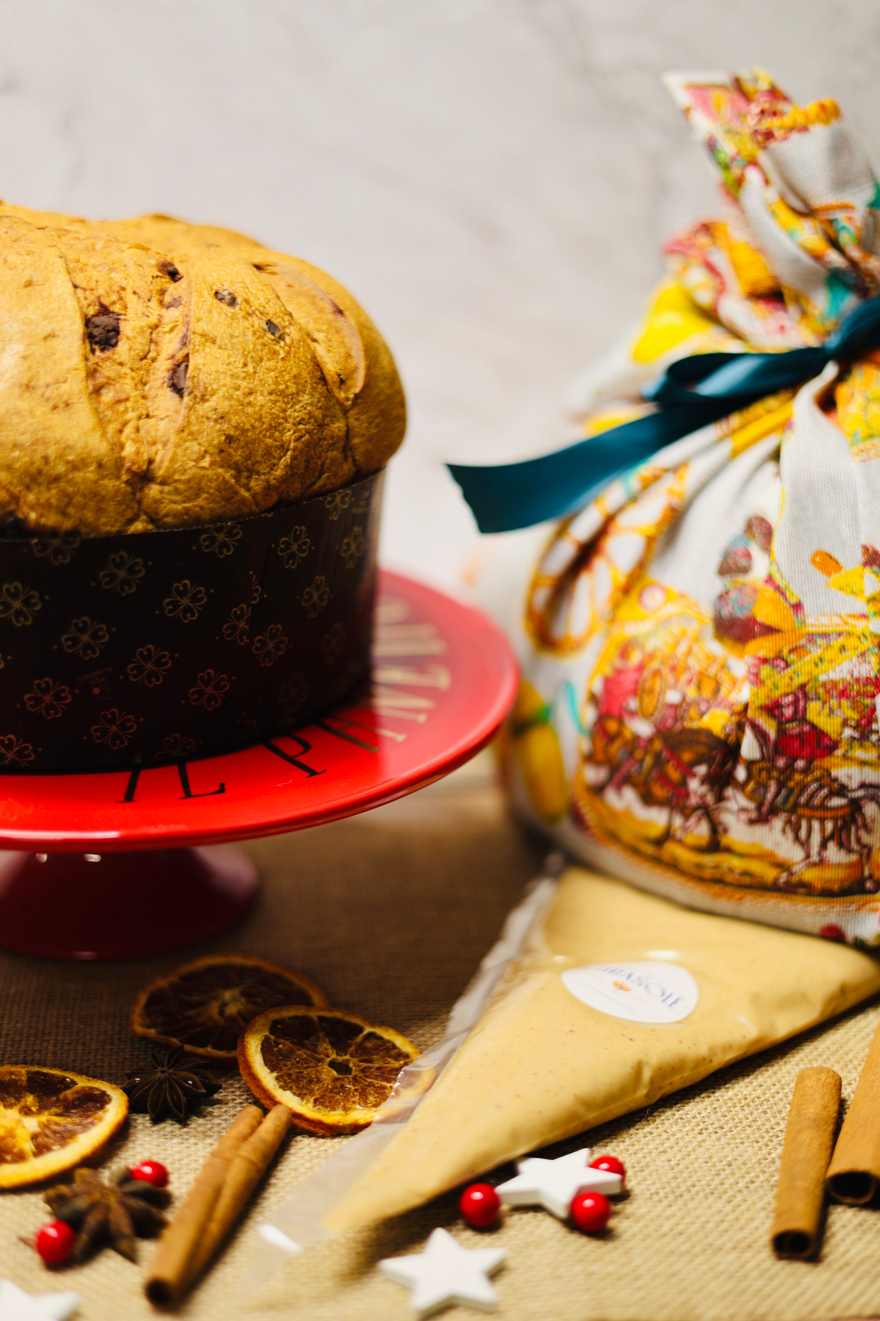 Panettone al Cioccolato e crema alle mandorle - Panettone met Chocolade en amandelcrème (in spuitzak)